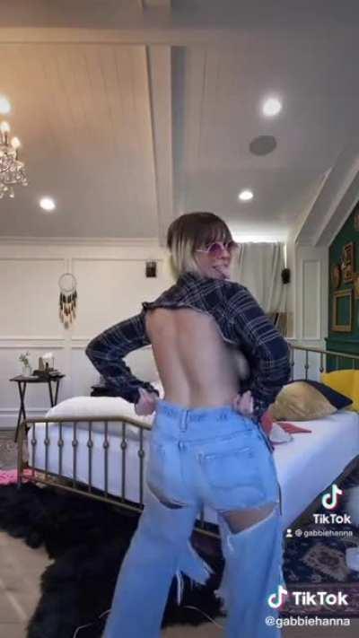 Long time no see fellers. Just dropping off some side boob. Not the whole video but she starts covering up later. Meh