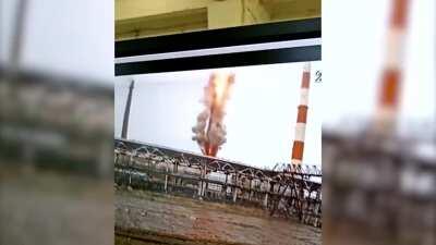 Boiler explodes and blows off top of chimney in Vologda, Russia, knocking out heating in an area serving 40K people including 5 hospitals. 11/20/2020
