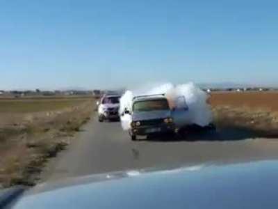 Moving cars and fireworks mix very good together 👍