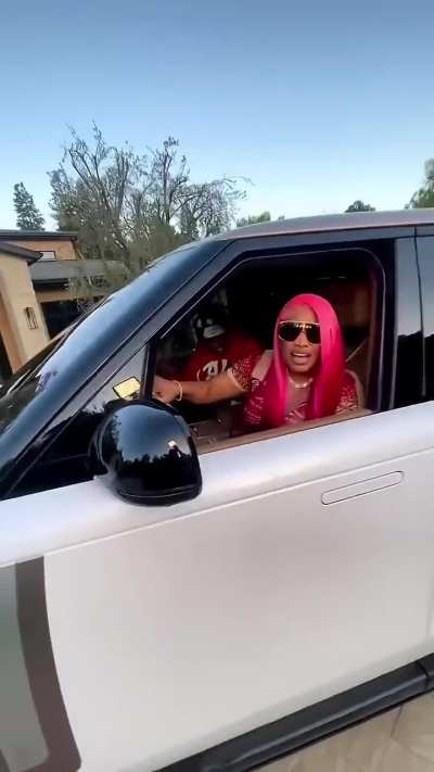 Good day Barbz!! Cheers to a new week