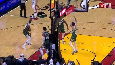 [Highlight] Giannis's 3rd foul is overturned late in the 2nd quarter