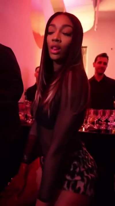 Angel Reese slow dance 🥵