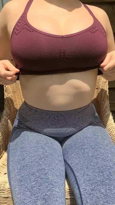 I heard that seeing boobs reduces stress, so here you have mine (18f)