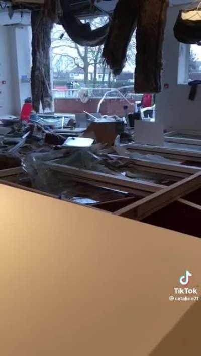 Contractor doesn't get paid so they rapidly disassemble the office