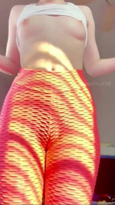 there's a surprise in the back of my yoga pants, wanna see?