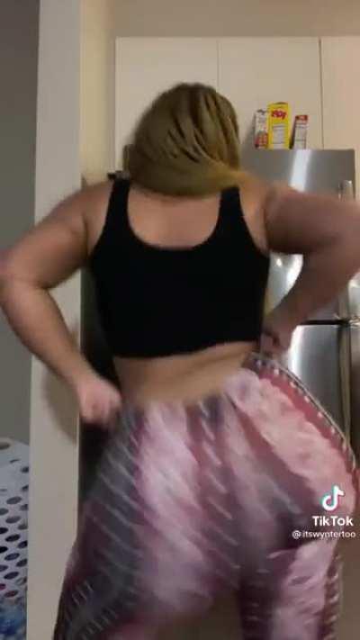 Soft & Jiggly No.456 😍🍑