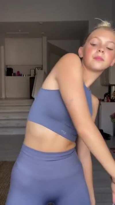 Jordyn Jones drives me insane with her tight body. Any buds want to jerk to her together?