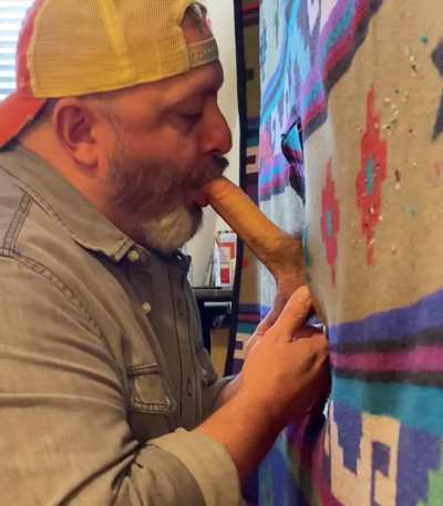 48 [M4M] Minneapolis. Something about feeling a man&rsquo;s beautiful cock grow in my mouth, and sliding all the way down my throat. Loved taking care of this married professional stud.