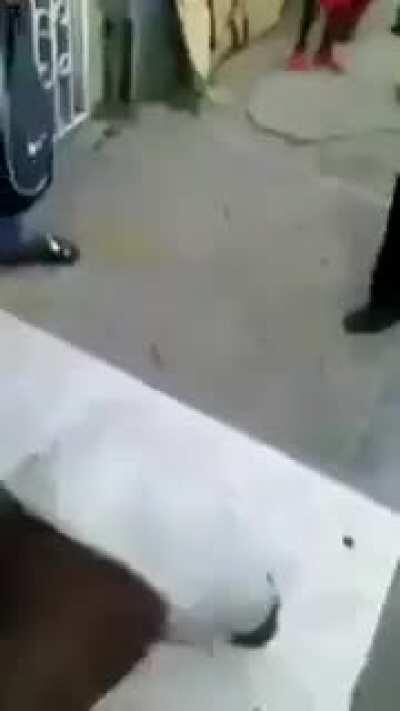 Rinha de anão de ontem anoite na casa do elpychula foi foda ganhei 2 conto 😎