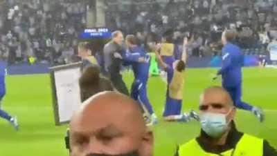 I love how Tuchel immediately turns back to shake hands with Pep Guardiola. Professionalism & Sportsmanship of the highest order! Many might not even have remembered to turn back right away especially when you're feeling so many emotions in that momen