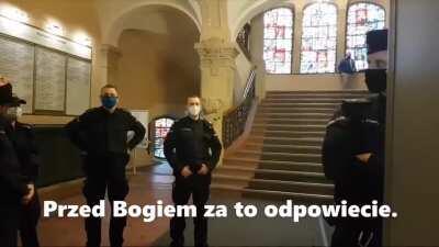 Ksiądz w owczej skórze.