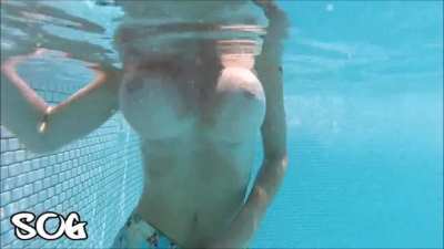 Boobs Underwater