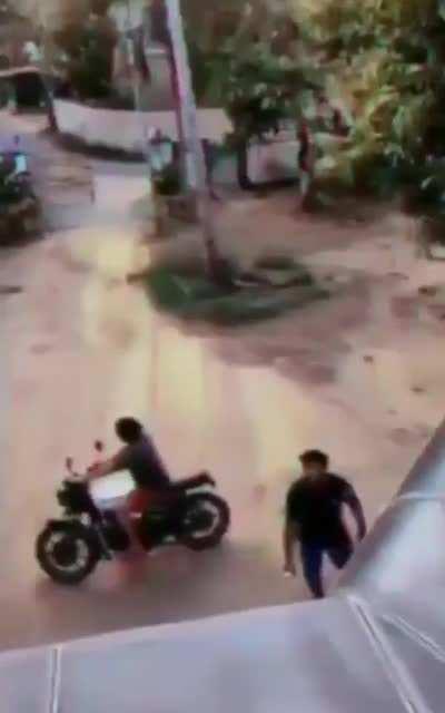 Наши люди в булочную на такси не ездят!