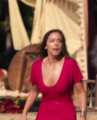 Chloe bennet has amazing jiggles