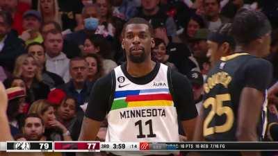 [Highlight] Naz Reid detonates for the poster!