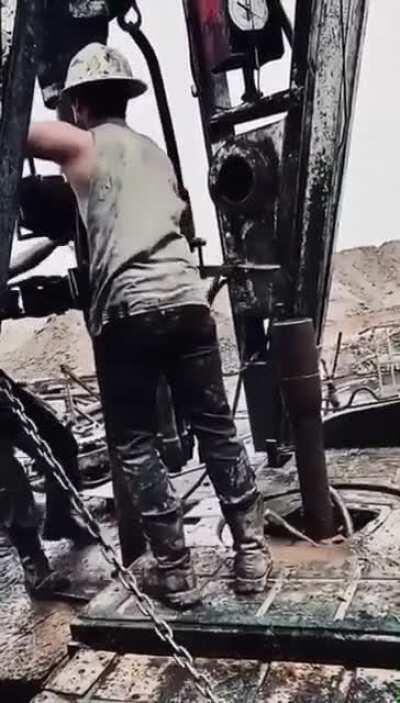 Oil Well Drilling - a ballet of perfectly synced movements