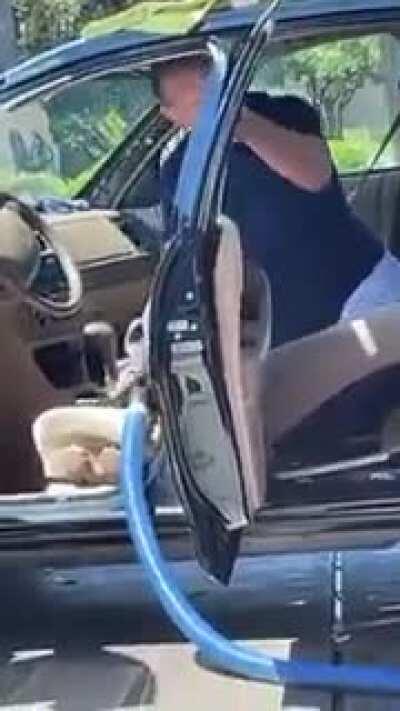 This guy needs some sugar water!