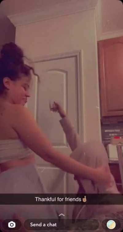 Rubbing it like she’s tryna summon a 🧞‍♂️