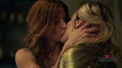 Cobie Smulders & Ioanna Gika (Stumptown - s01e06)