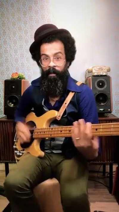 Fernando Rosa on bass.