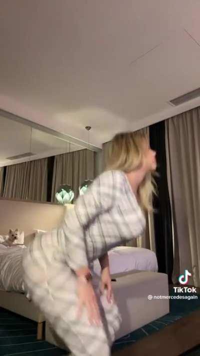 Nice stuff (missmercedesblanche)