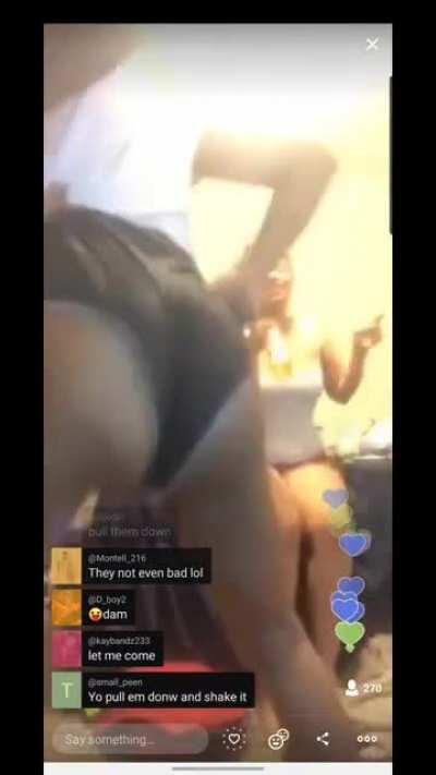 Thots shaking ass