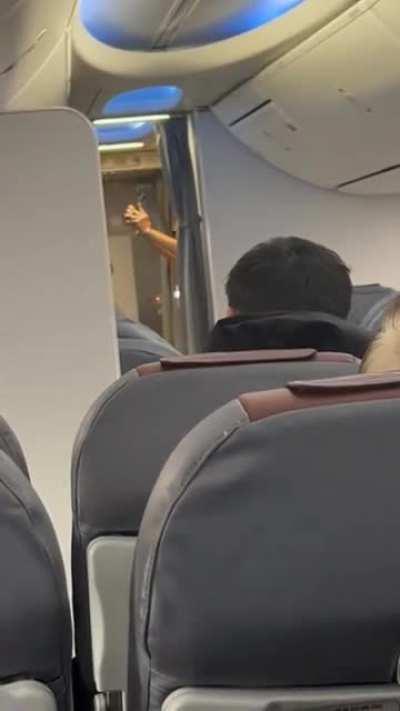 Sara & Shubman gill spotted together in hotel & flight 👀