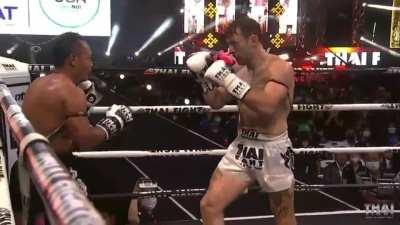 At age 41 the fighting legend Saenchai fought for the 373rd time today and is still dominating young fighters