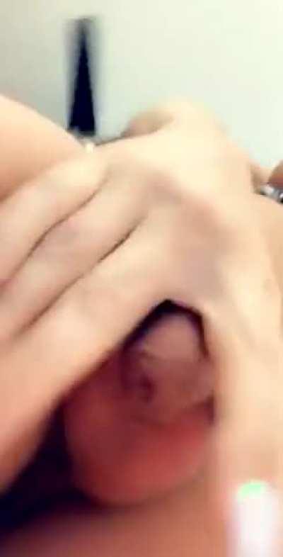 Nikki Jade Taylor is such a bimbo 😍😍😍