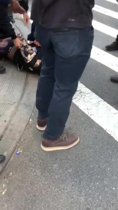 Guy gets captured after hitting an older woman ( canal street )