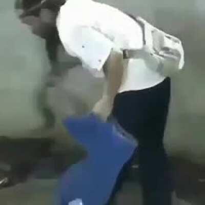 O cara sabe tratar uma cobra levada 😳