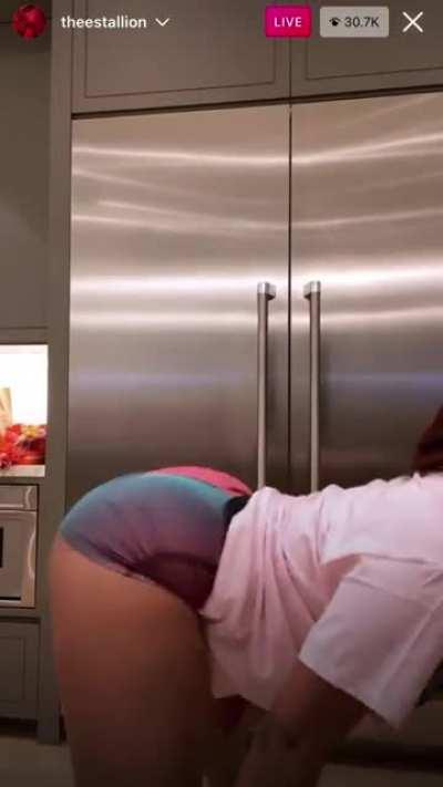 Imagine the backshots 🤤🤤🤤🤤