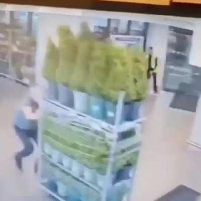 really thought this could work out.. great reflexes from the customer walking into the store..