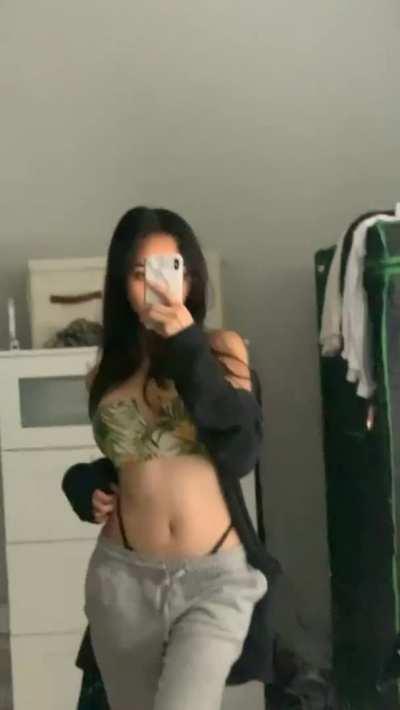 Somebody asked for pics in sweats, here you go 🥰