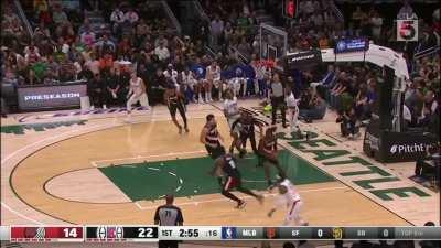 [Highlight] Grant with the nasty block and the hit ahead pass to Nassir for the jam