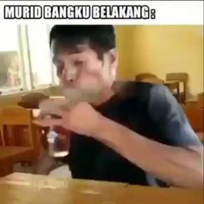 Dulu cuma berani makan permen doang di kelas