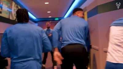 [Highlight] Greatness puts some work in pre-game (Giannis)