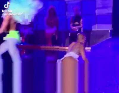 whoever made this should win the oscar for best editing