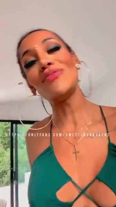 I WANT TO SUCK HER COCK ON HER BIRTHDAY 💚💚💚 LAURA SAENZ 💍💍💍