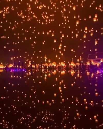Thousands off paper lanterns