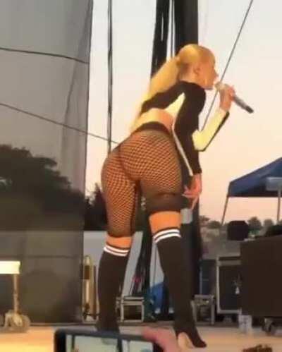 Iggy Azalea ❤️ uma baita raba