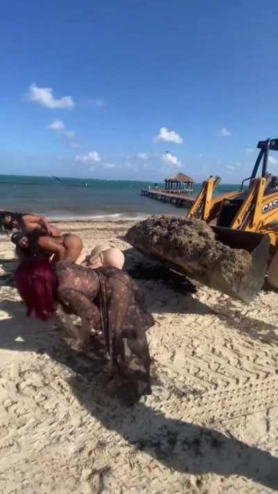 she got basketballs for booty