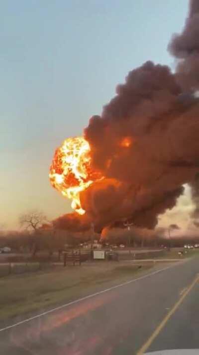 Train vs Truck causes explosion in Cameron, TX - 2/23/21