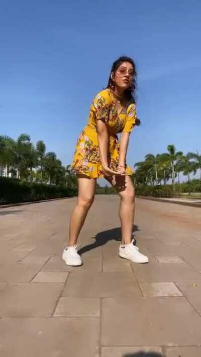 One of the perfect toned thighs and busty TV bahu Deepika Singh Goyal urf Sandhya