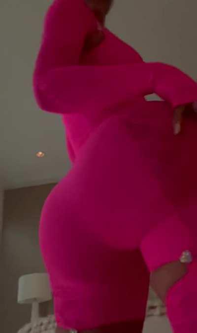 Iggys ass is unbelievable