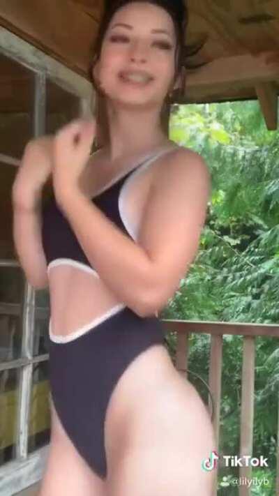 That 🍑 shake though🥴