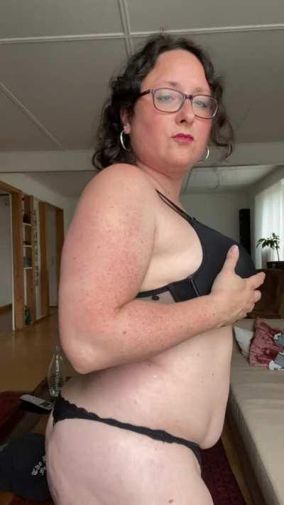 Do older men still eat ass?