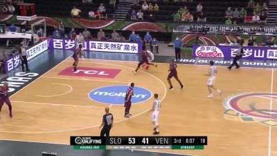 [Highlight] Luka Doncic puts the Venezuelan defender on skates and lays it in.