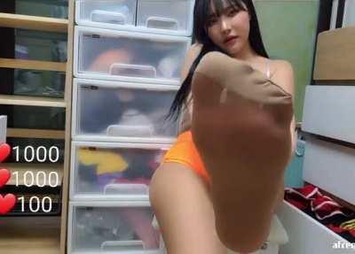 Hypnotic nylon sole show and more