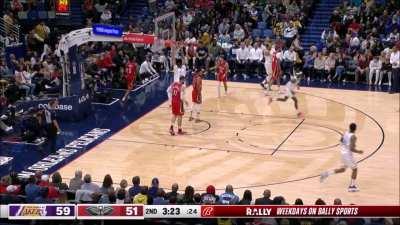 [Highlight] Westbrook signals for a Pelicans timeout after AD alley-oop